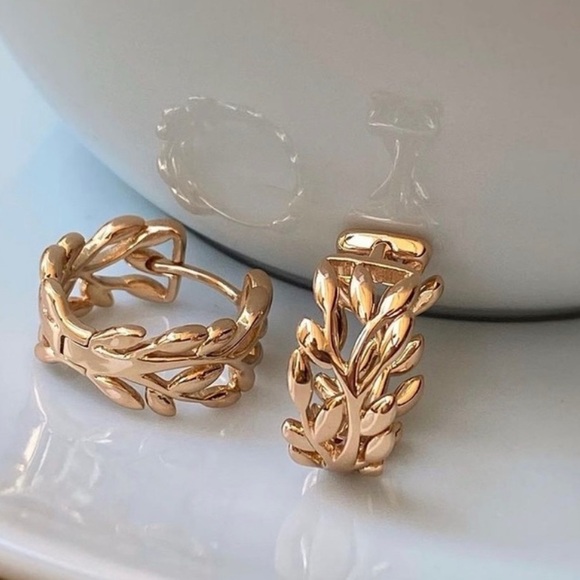 SC JEWELRY Jewelry - 18k Gold Plated Leaf Hoop Earrings Dainty Waterproof Jewelry